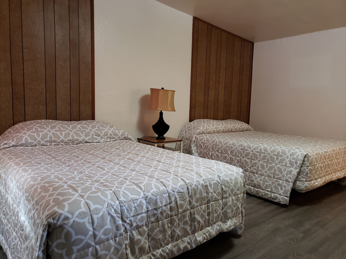 Bedroom 3, Kamiah Inn Motel, Lewis