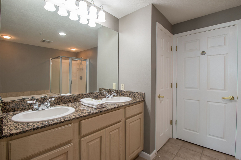 Bathroom 5, Legacy I 1205, Harrison