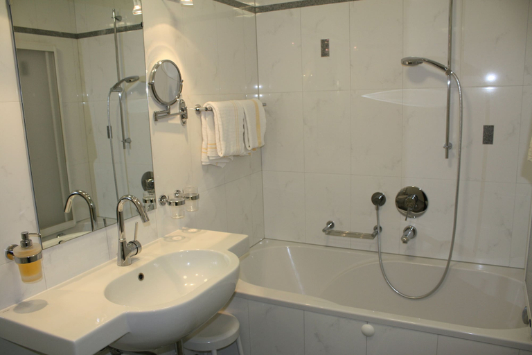 Bathroom 5, Hotel Zebru, Bolzano