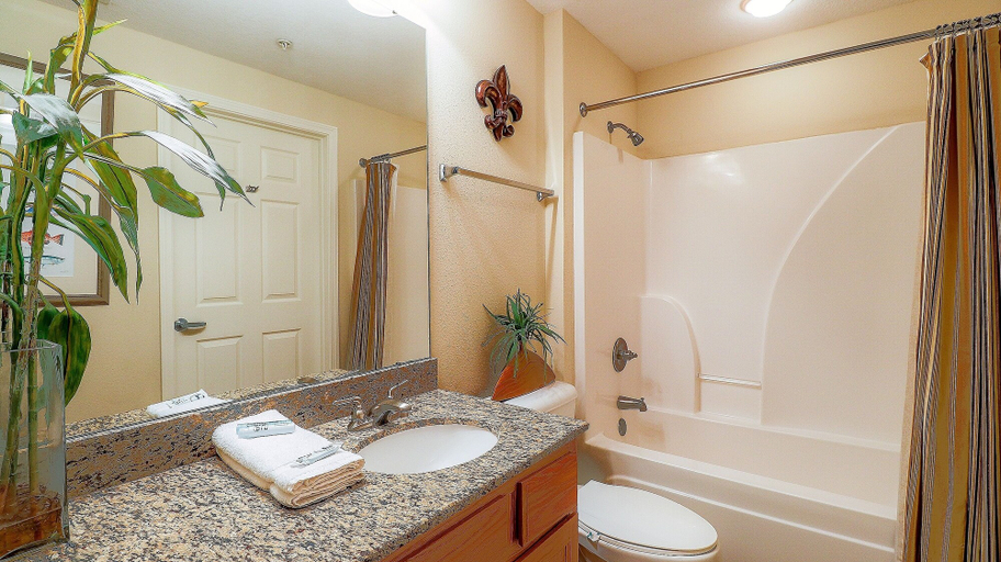 Bathroom 5, Legacy II 1302 Deluxe, Harrison