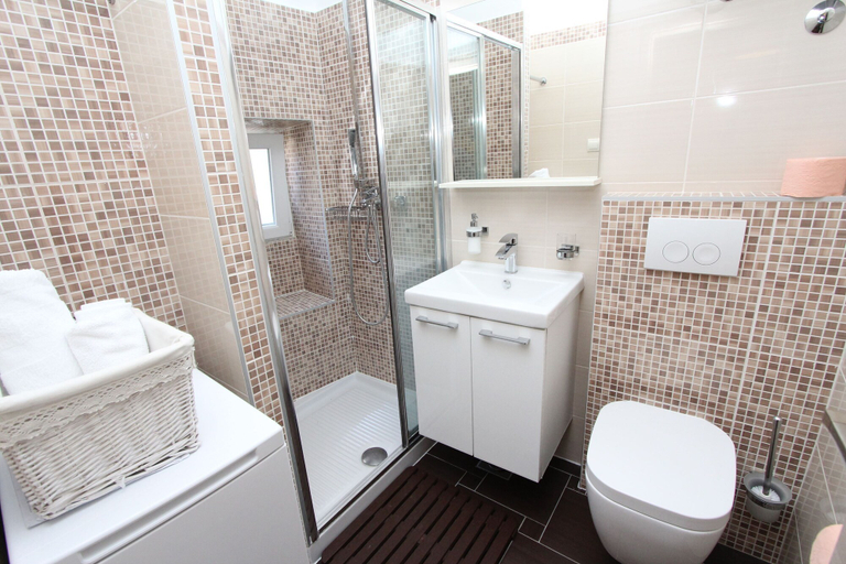 Bathroom 5, Dei Fiori Apartments, Rovinj