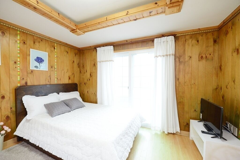 Bedroom 2, Sydney Pension, Taean