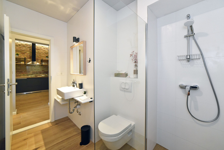 Bathroom 3, Imperial Apartments, Zagreb