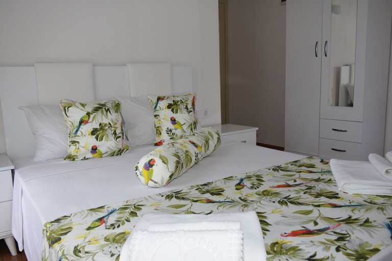 Bedroom 2, Cunda Flamingo Otel, Ayvalık