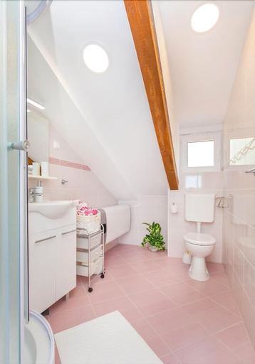 Bathroom 4, Rooms on Konalu, Dubrovnik