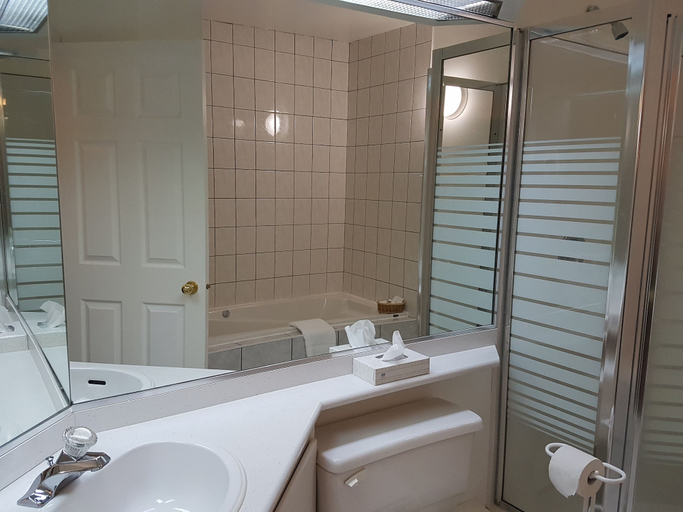 Bathroom 4, Auberge Harris, Le Haut-Richelieu