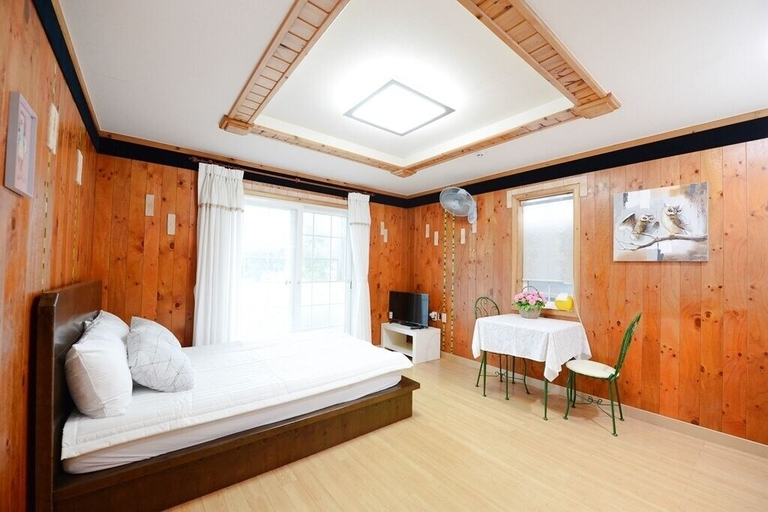 Bedroom 2, Sydney Pension, Taean