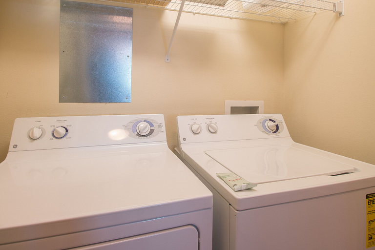 Bathroom 5, Legacy II 302, Harrison