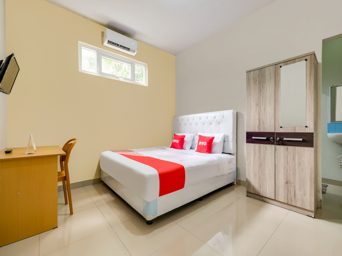 Bedroom 1, OYO 3972 Simega Residence, Cirebon