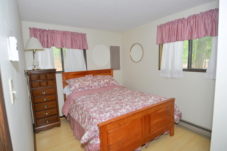 Bedroom 3, Brookwood Chalet, Berkeley