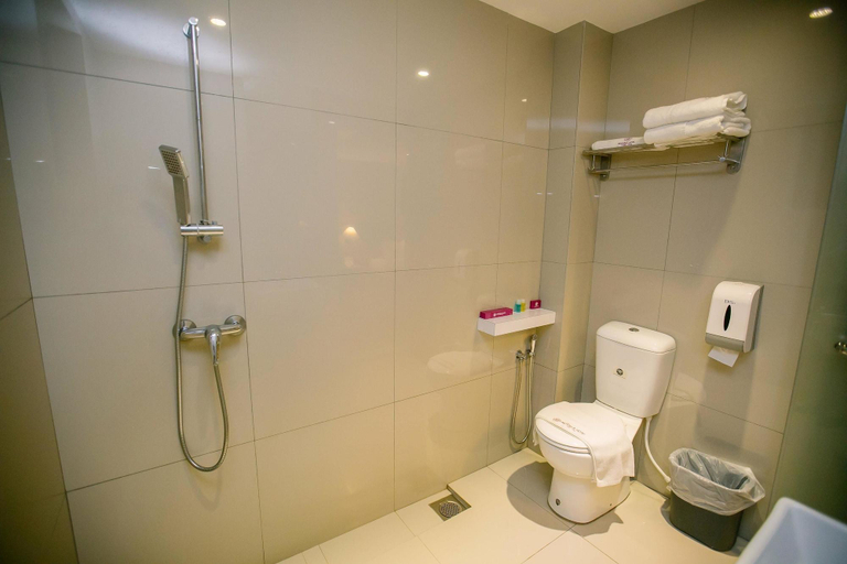 Bathroom 5, Merdeka Hotel Kluang, Kluang