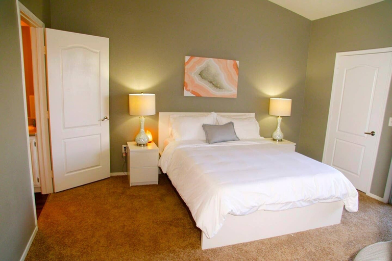 Bedroom 3, Modern Home On Top Floor Pool & Private Balcony, Clark
