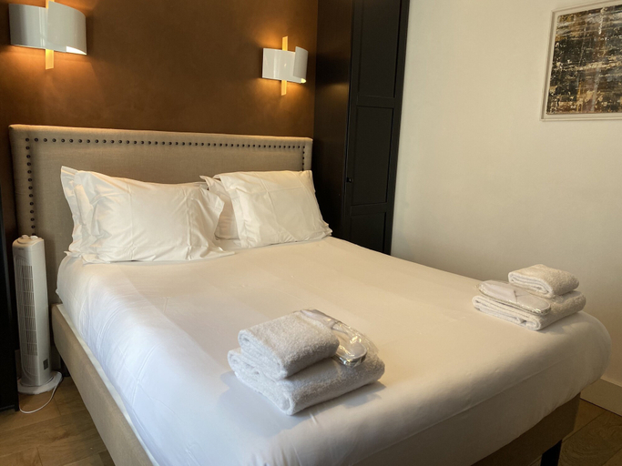 Bedroom 2, Les Toits de Paris, Paris