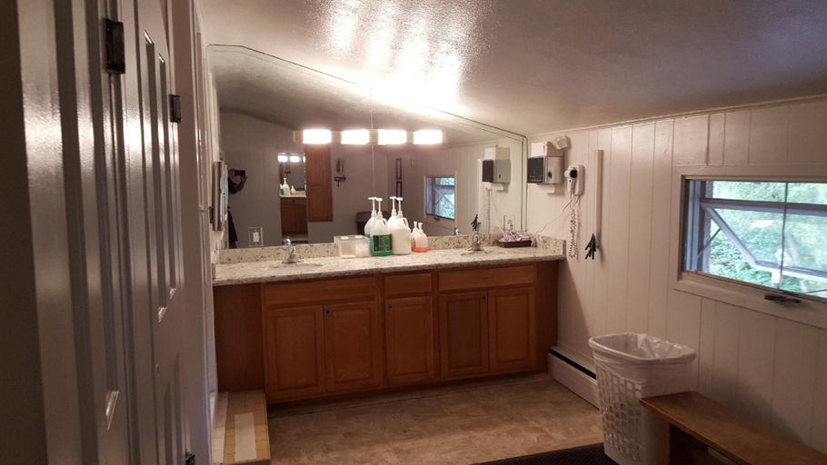 Bathroom 4, St. Moritz Lodge & Condos, Pitkin