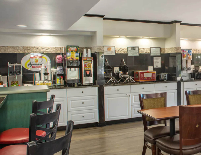 Food & Drinks 5, Super 8 by Wyndham Naples, Collier