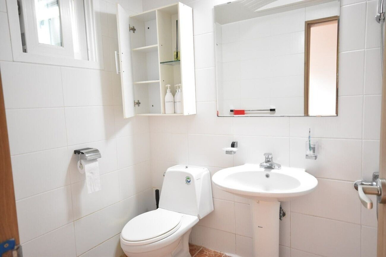 Bathroom 3, Janggu Neomeo Pension, Ganghwa