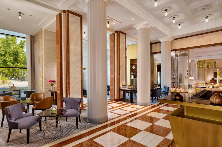 The Ritz-Carlton, Budapest, Budapesti