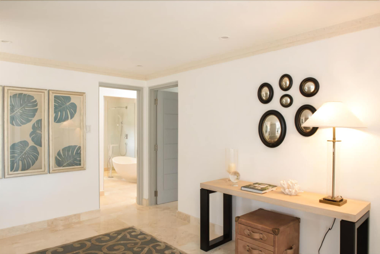 Bathroom 5, Mirador