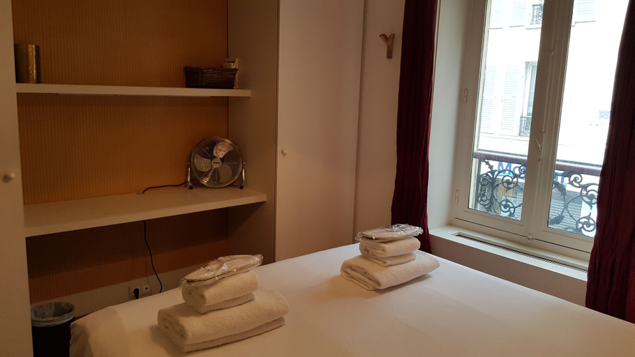 Others 5, Les Toits de Paris, Paris