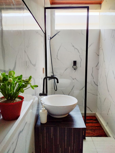 Bathroom 3, Tamalia House, Bangli