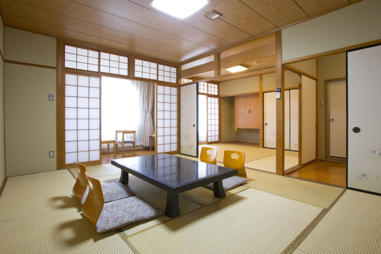 Bedroom 2, Green Hotel, Komono