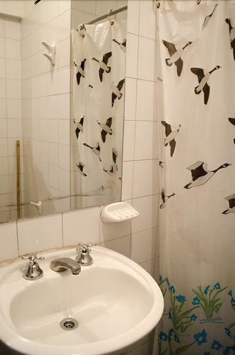 Bathroom, Hostal Casa Del Peregrino, Capital