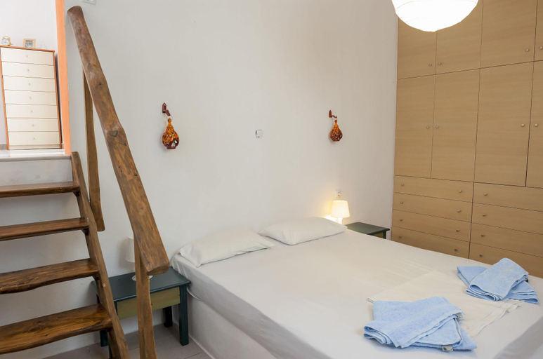 Bathroom 4, Plakias Bay, Crete