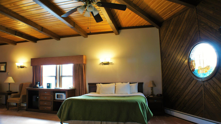 Bedroom 4, Pictured Rocks Inn & SuitesWebsiteDirections, Alger