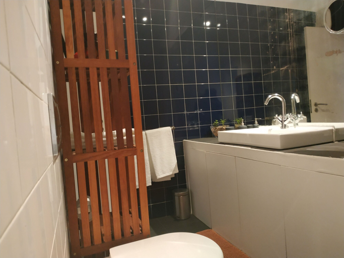 Bathroom 2, Casa da Travessa Sol e Terra��o na Bica, Lisbon