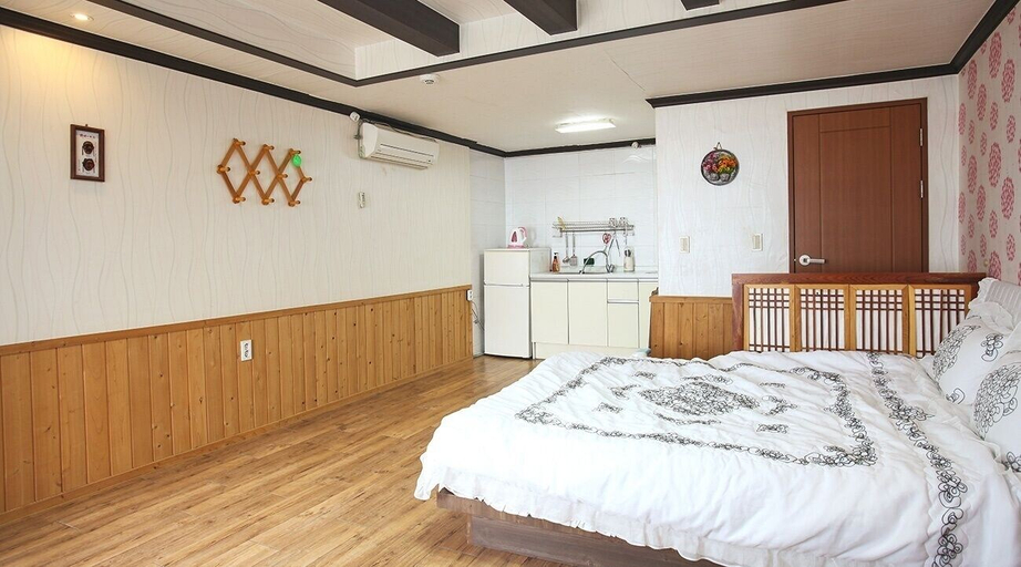 Bedroom 3, Namhae Cham Joeun Pension, Namhae