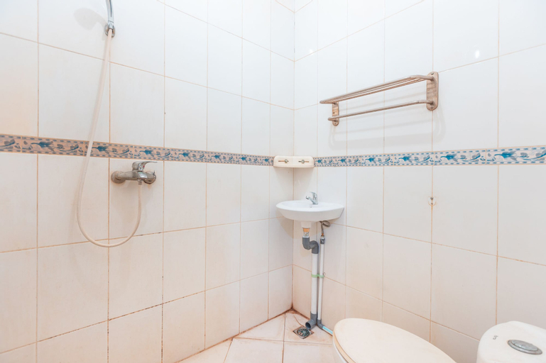OYO 2765 Mulia Raja Kost Near Eka Hospital BSD, Tangerang Selatan