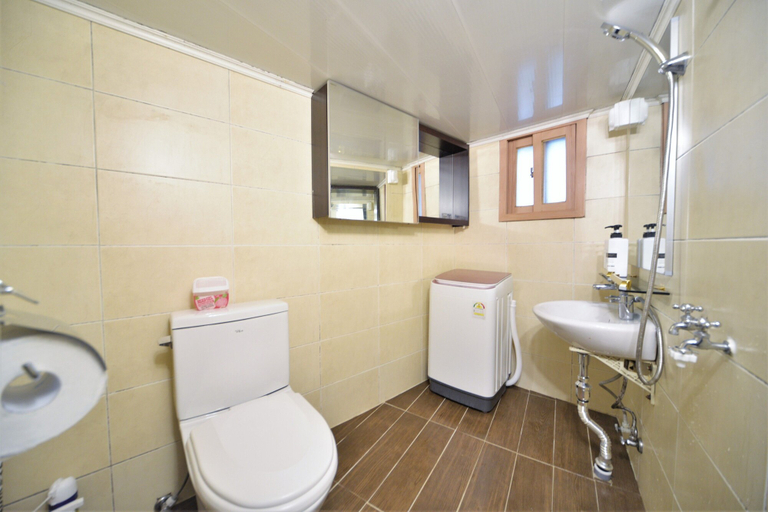 Bathroom, Jerry Blossom - Hostel, Mapo