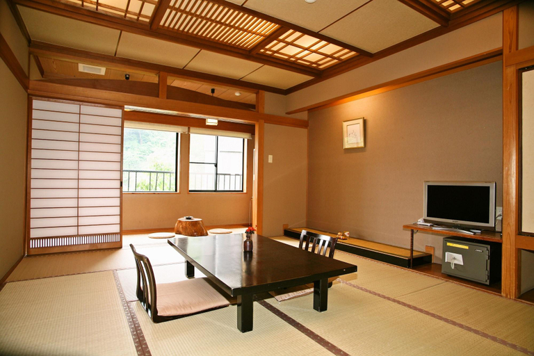 Bedroom 3, Yunokura Tsuruya, Maniwa
