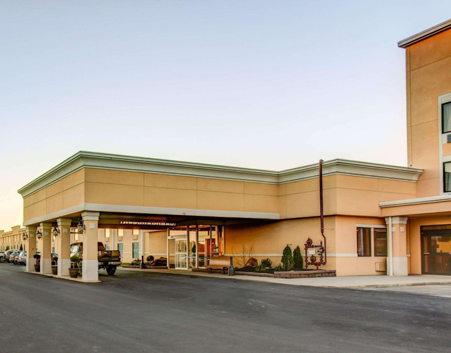 Exterior & Views 2, Comfort Inn & Suites Triadelphia - Wheeling, Ohio