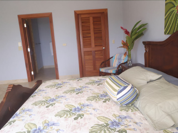 Bedroom 2, Bay Point 4, Carrillo