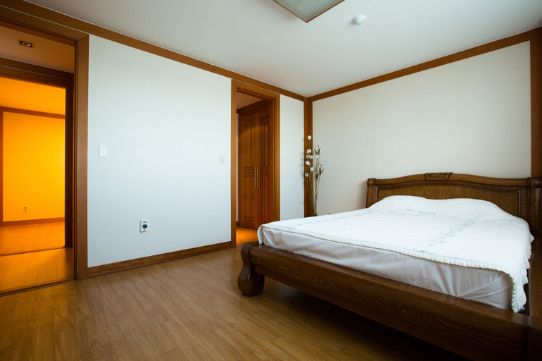Bedroom 2, Seaspovill Resort, Samcheok