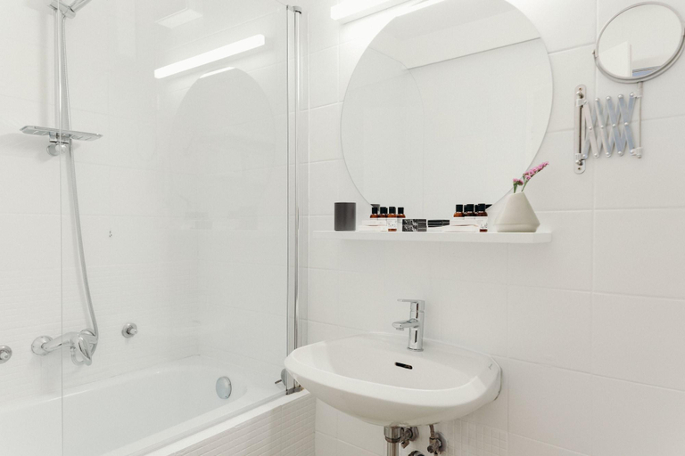 Bathroom 4, Tartini, Piran