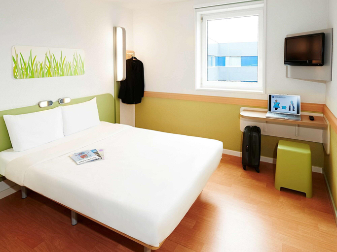 Bedroom 3, Ibis Budget Aéroport Marseille Provence, Bouches-du-Rhône