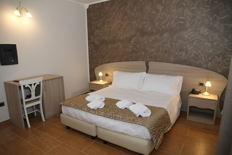 Bedroom 2, Nebrodi Rooms Monte San Giovanni, Messina