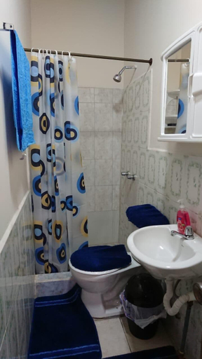 Bathroom 4, El Aguacate, Baños