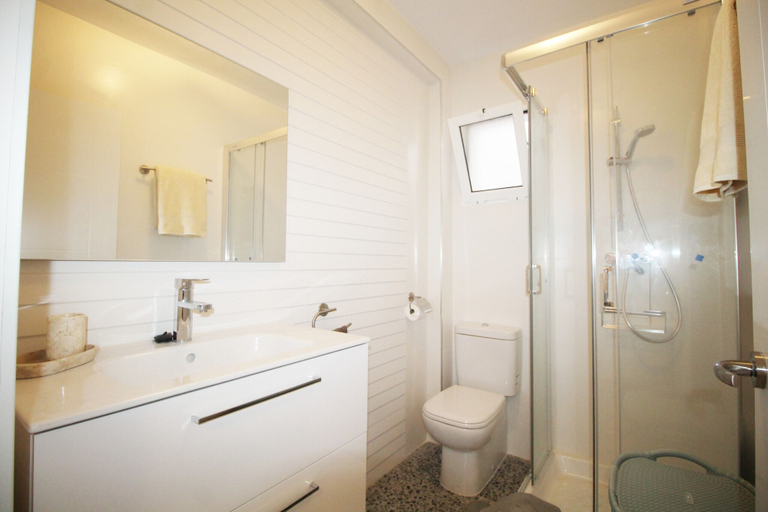 Bathroom, 1068 Apartment Cervantes, Málaga