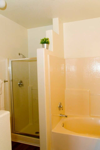 Bathroom 4, Modern Home On Top Floor Pool & Private Balcony, Clark