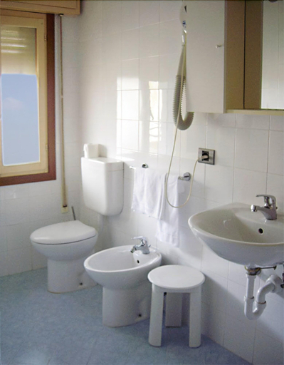 Bathroom 5, Hotel Maxim, Venezia