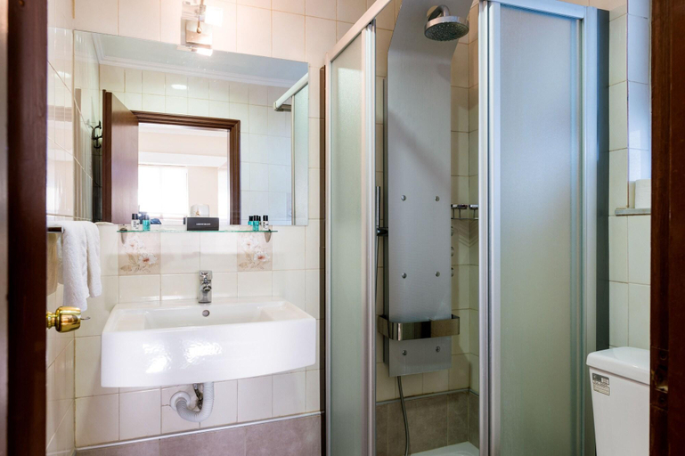 Bathroom 5, Terinikos, South Aegean