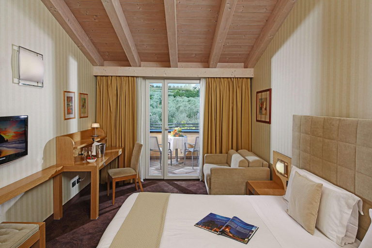 Bedroom 4, Caesius, Verona