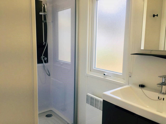 Bathroom 2, Chevalier Gambette, Morbihan