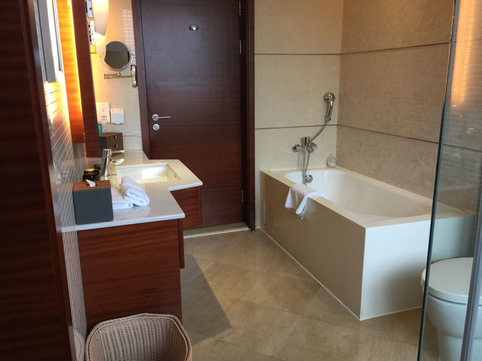 Bathroom 5, Hilton Garden Inn Shanghai Caohejing Hi-Tech Park, Shanghai