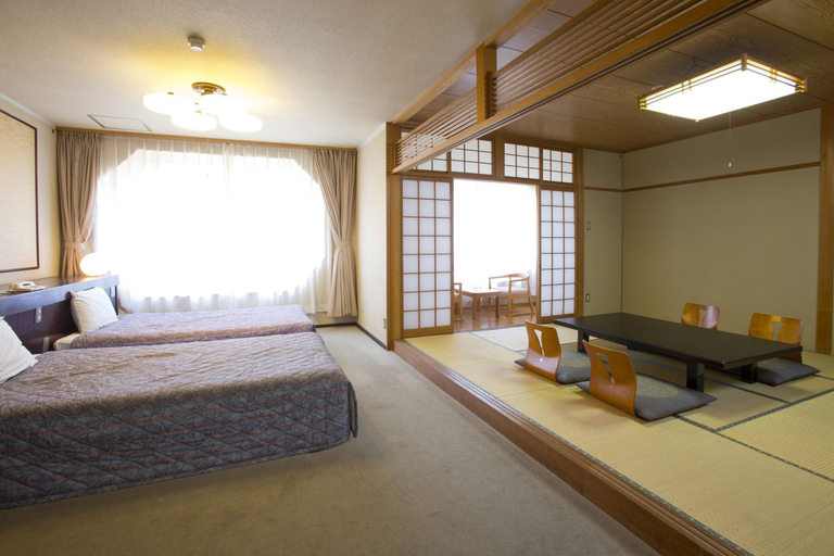 Bedroom 5, Green Hotel, Komono