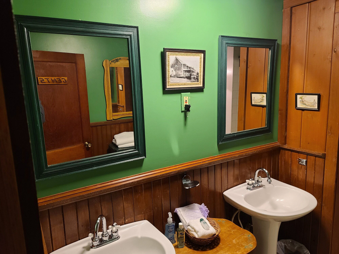 Bathroom 4, The Historic Northern Hotel, Bonner