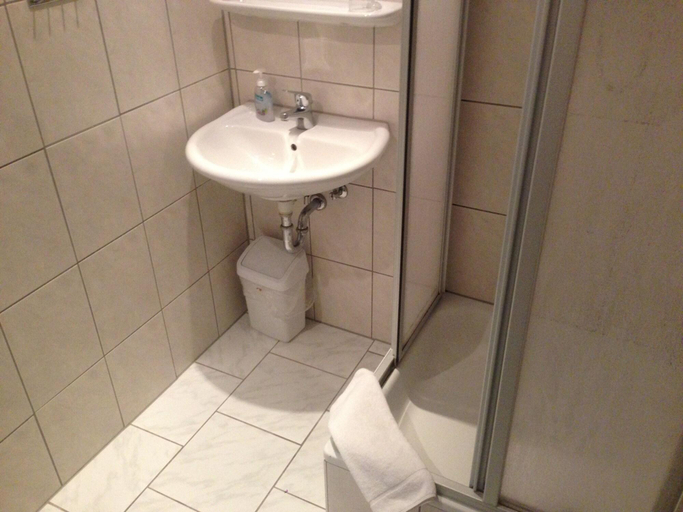 Bathroom 5, Seifert Pension, Berlin